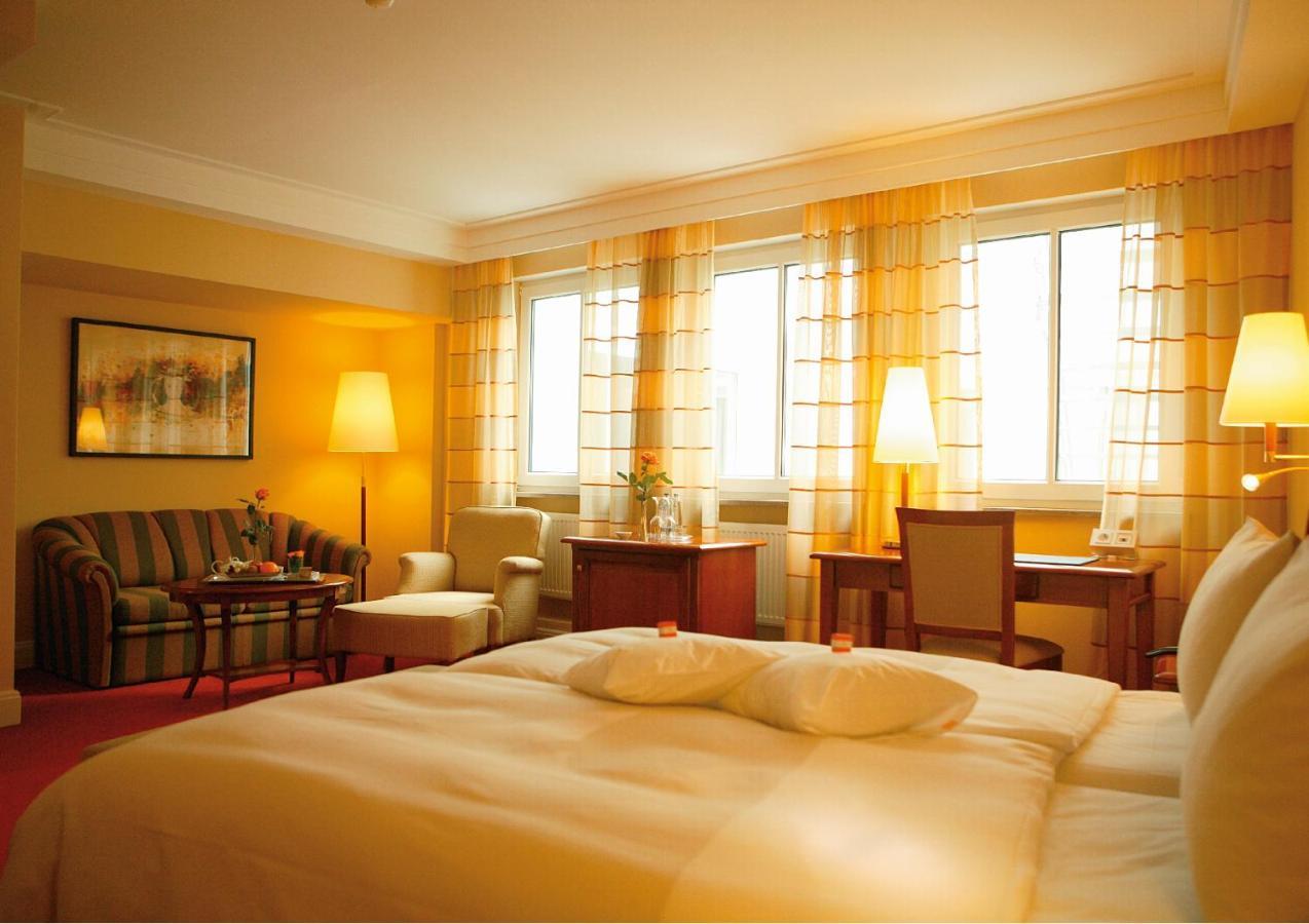 Hotel Moosburger Hof Пфафенхофен ан дер Илм Екстериор снимка
